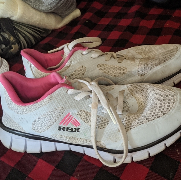 White Rbx shoes - Picture 4 of 5